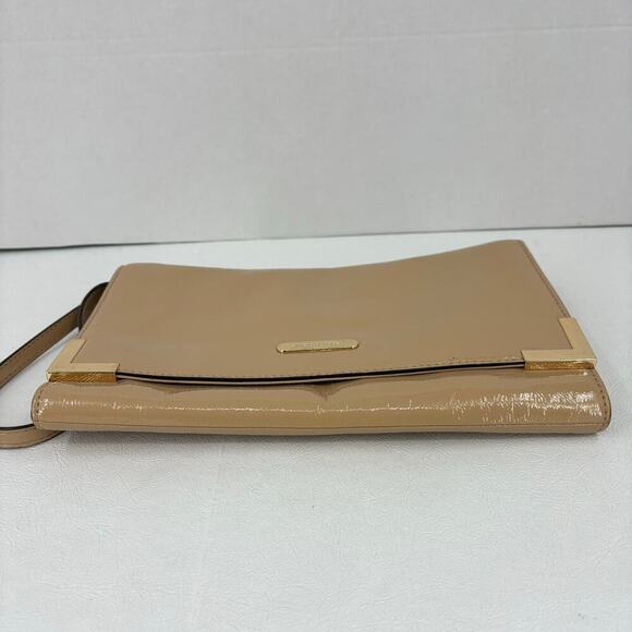 Michael Kors Beverly Oversized Clutch Shoulder Handbag Beige Patent Leather - Picture 4 of 14